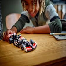 Lego 77250 MoneyGram Haas F1 Team VF-24 Race Car - Image 2