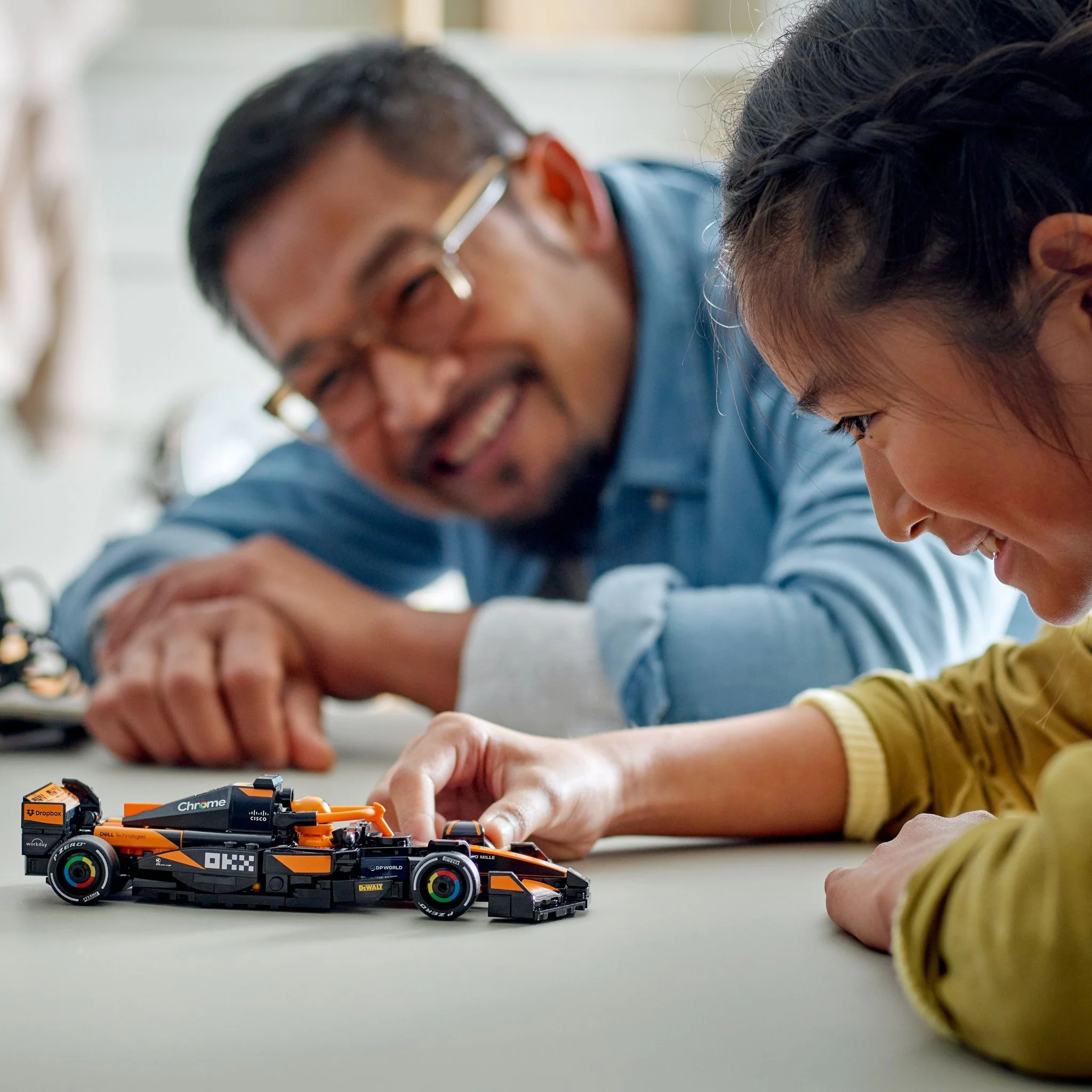 Lego 77251 McLaren F1 Team MCL38 Race Car - Image 2