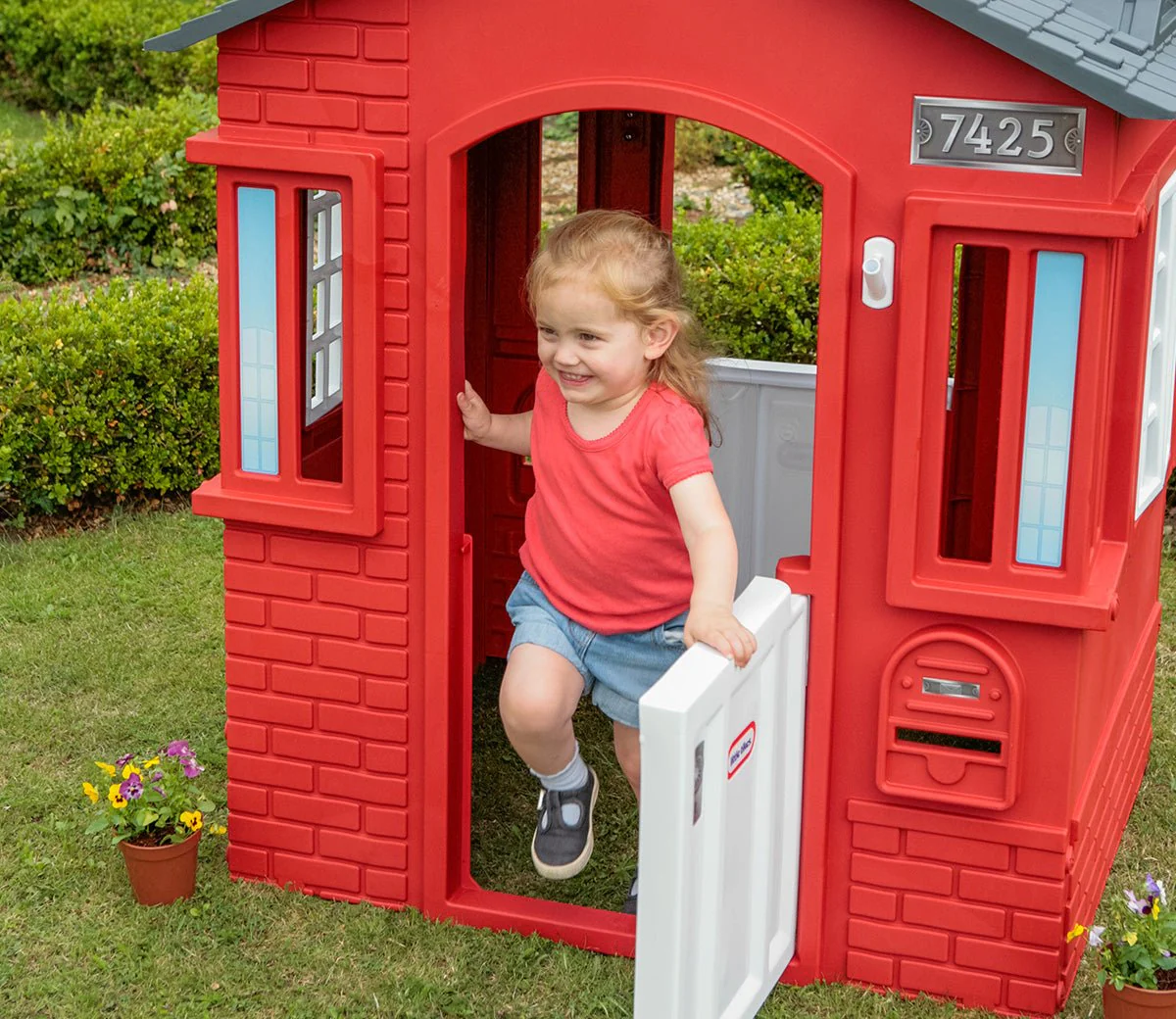 Little Tikes Cape Cottage Red And Black - Image 3