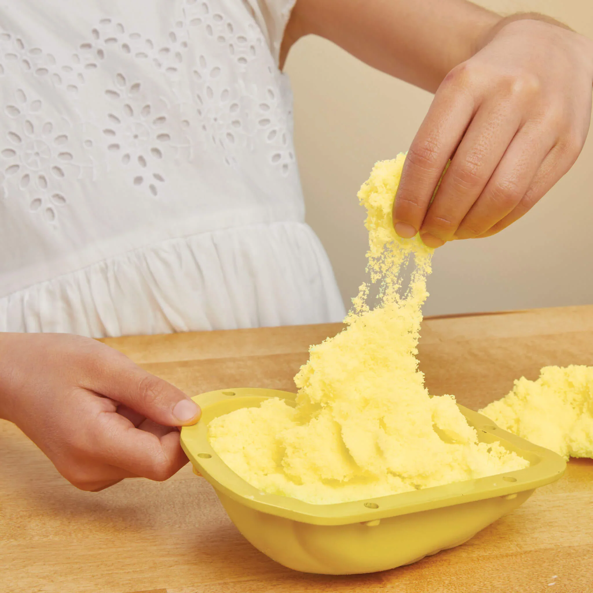 Little Tikes Creative Chefs Bluey Duck Cake - Image 4