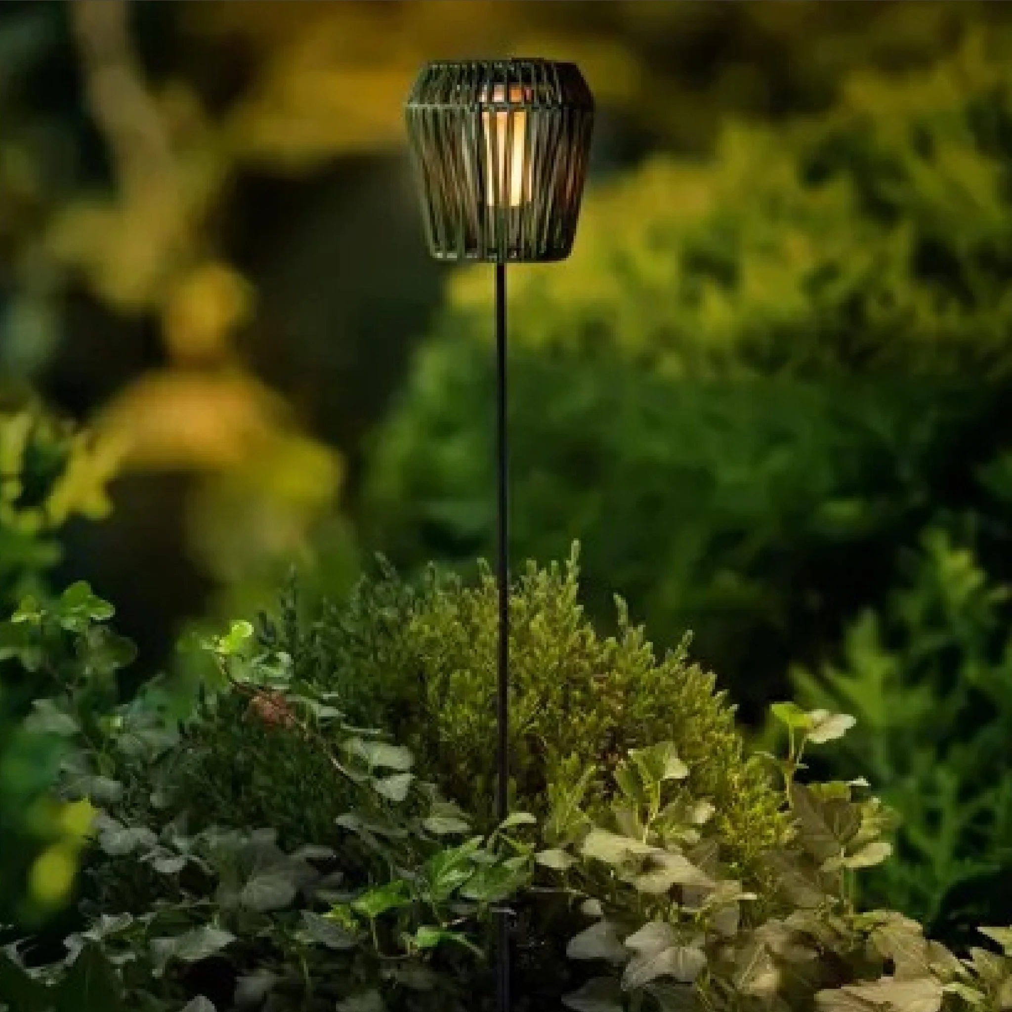 Lumineo Solar Wicker Garden Stake With Flame Effect – Green