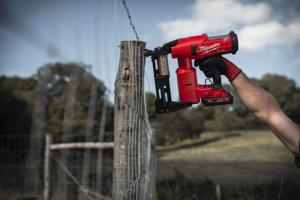 Milwaukee M18 FFUS-0 18V Fuel Fencing Stapler (Bare Unit) - Image 4