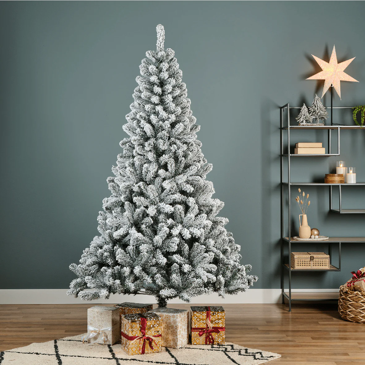 Everlands Monarch Pine Snowy Artificial Christmas Tree 8ft (240cm) - Image 2