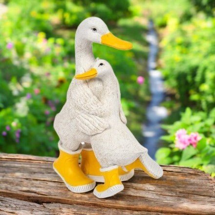 Quackers Duck And Duckling Hug Figurine