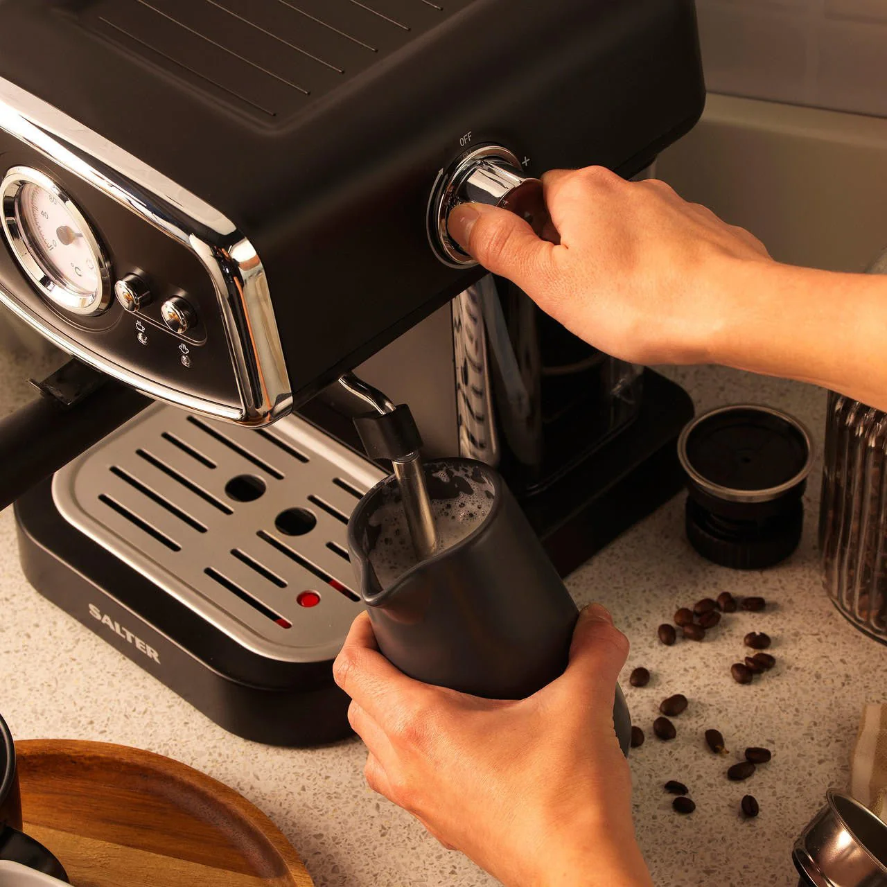 Salter 3 In 1 Barista Deluxe Coffee Machine with Milk Frothing Wand - Image 3