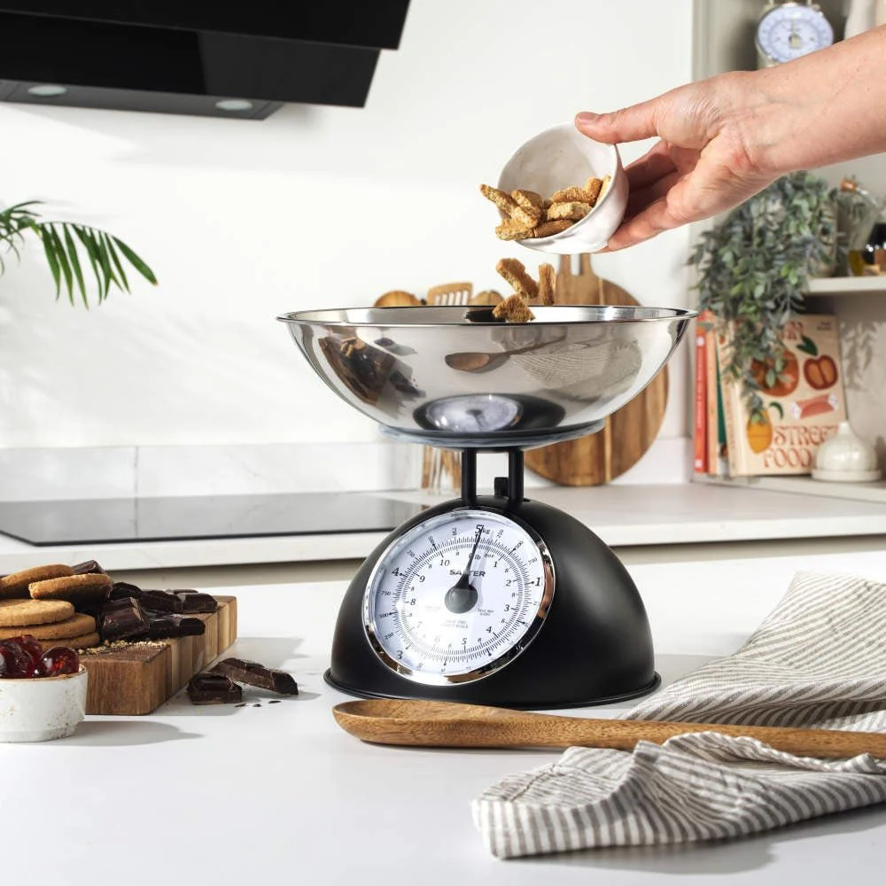Salter Timeless Mechanical Kitchen Scale – Black - Image 2