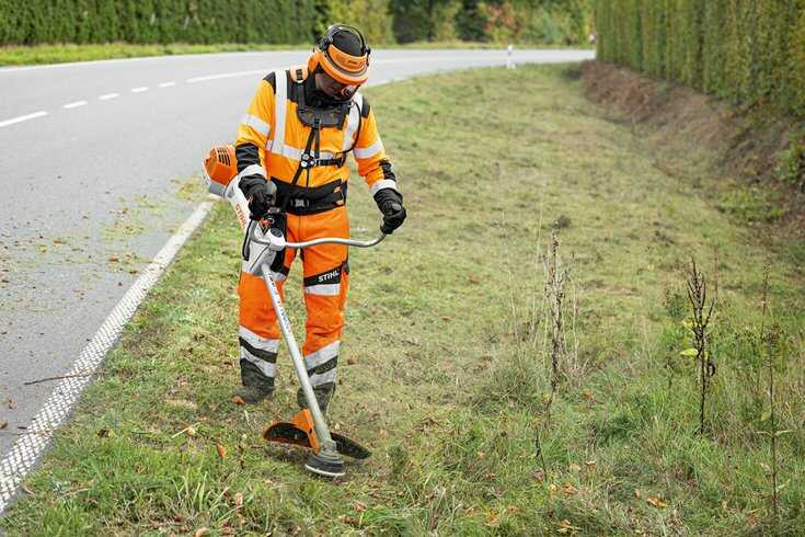 Stihl FS 561 C-EM Brushcutter with Bike Handle - 41482000178