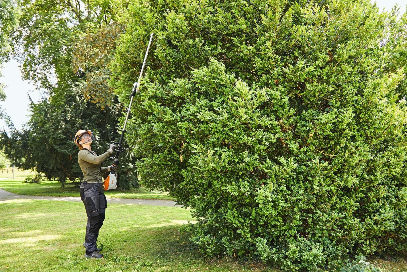 Stihl HLA 135 Cordless Longreach Hedge Trimmer (Body Only) - Image 5
