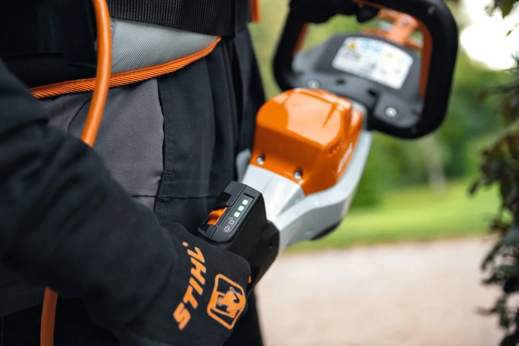 Stihl HSA 130.0 R 24" Cordless Hedge Cutter 48690113560 (Body Only) - Image 3