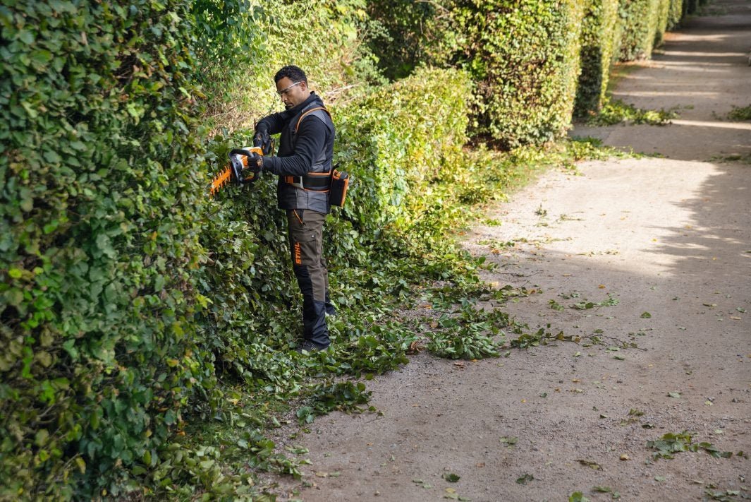 Stihl HSA 130.0 R 24" Cordless Hedge Cutter 48690113560 (Body Only) - Image 2