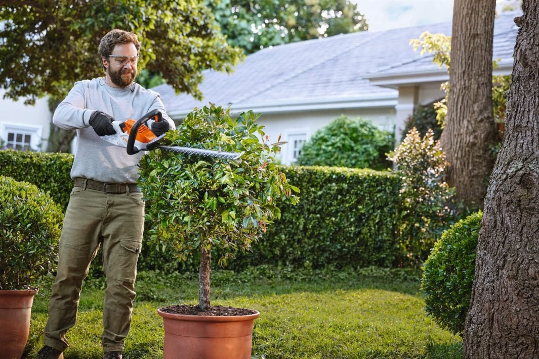 Stihl HSA 40.0 Cordless Hedge Trimmer Set HA080113528 - Image 3