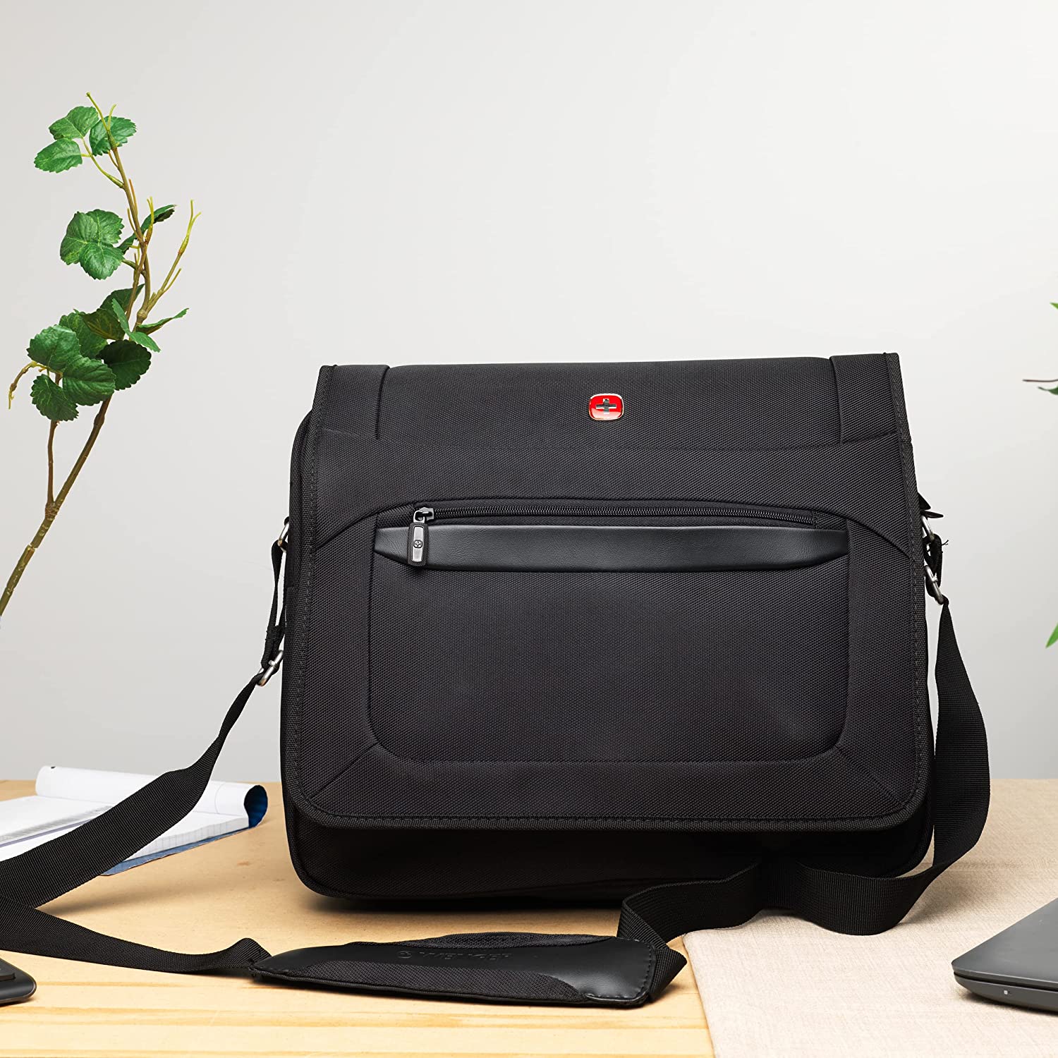 Wenger 16" Messenger Bag - Image 6